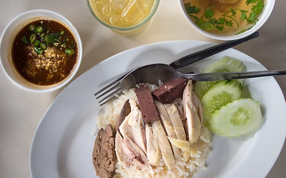 Khao Man Gai vs Singapore Chicken Rice: Which Reigns Supreme?