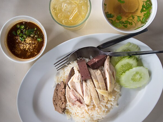 Khao Man Gai vs Singapore Chicken Rice: Which Reigns Supreme?