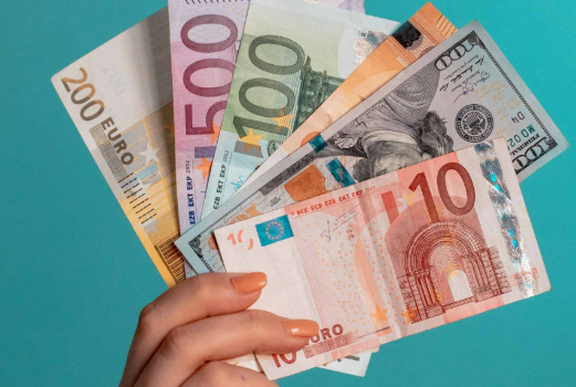 A Comprehensive Guide to Exchanging Money While Traveling
